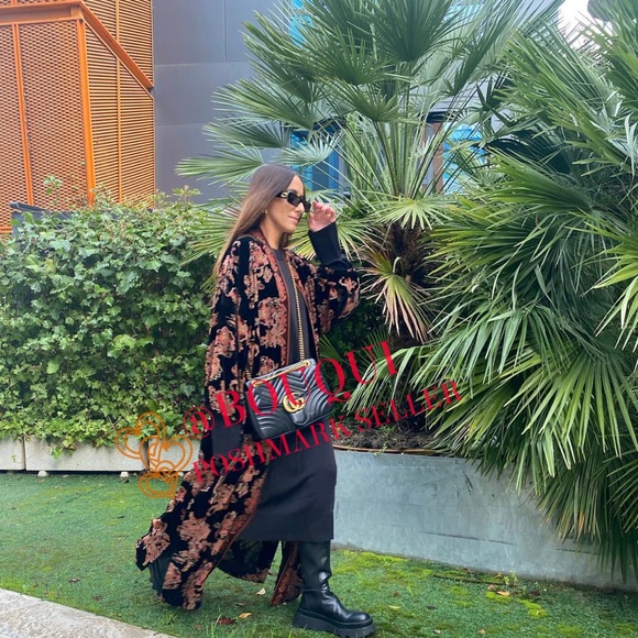 BLOGGERS FAV ZARA FLORAL PRINTED VELVET KIMONO - Picture 5 of 16